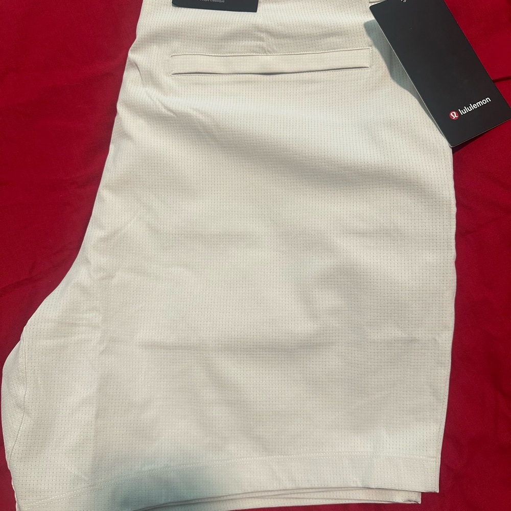 Lululemon Athletica Men's White Flat Front Shorts